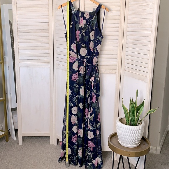 SLNY Dresses & Skirts - Long flowy dress